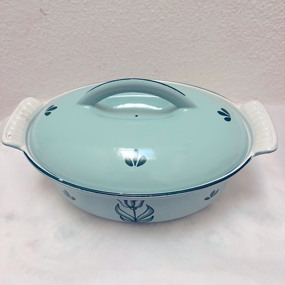 Vintage DRU Enamel, Tulips, Green Cast Iron Dutch Oven, Casserole with Lid - Picture 6 of 11